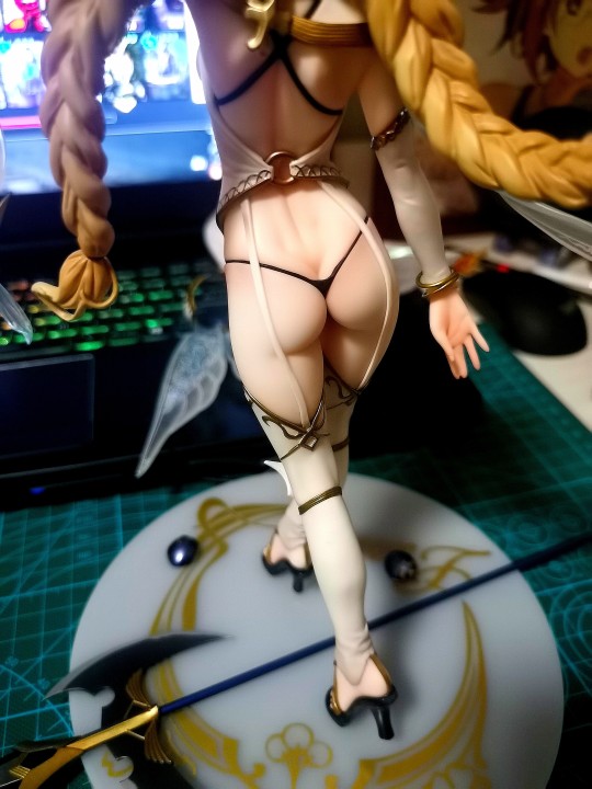 多棒的腿...支撑着那么多的魔法（