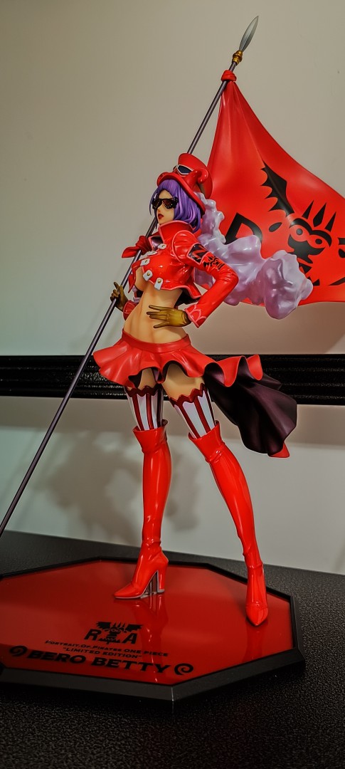 今天开始把一年以来没有开箱的手办，慢慢都摆出来，今天先来一个海贼王pop贝蒂。