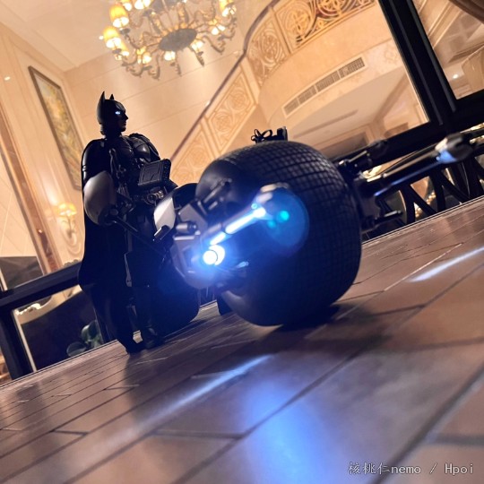 hottoys蝙蝠摩托