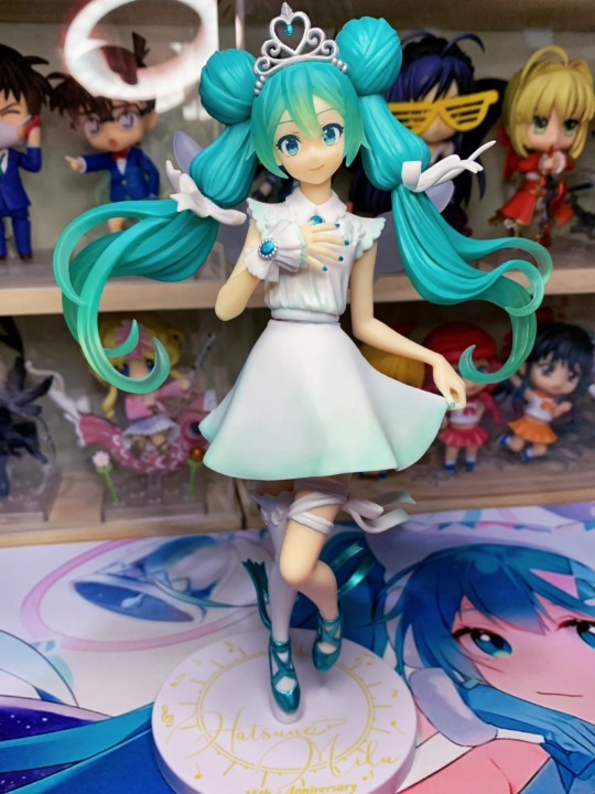 还是没忍住把她裙子剪了