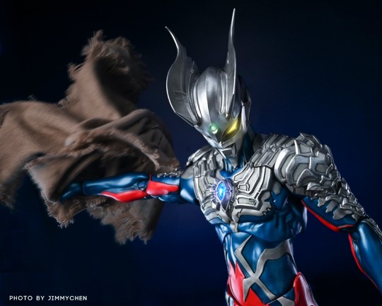 threezero X 高木亮 赛罗