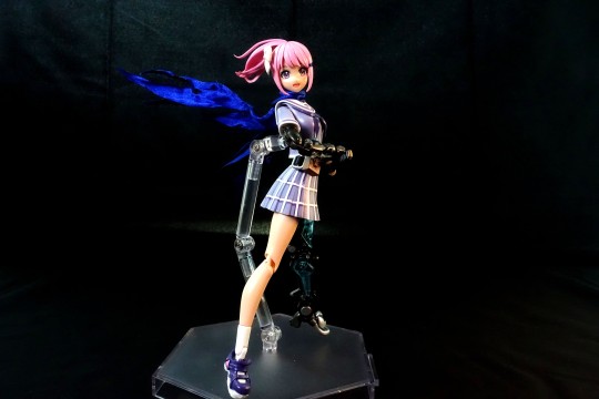 武裝女子高中生