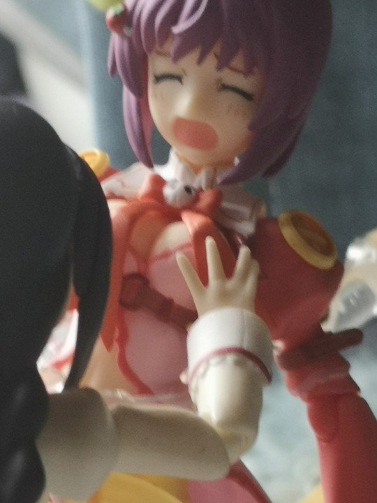 玛卡隆好可爱(>ω<)