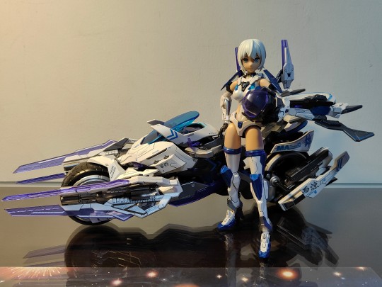 西州马孟起，名誉震关中，信布齐夸勇，关张可并雄。——将魂姬马超强良