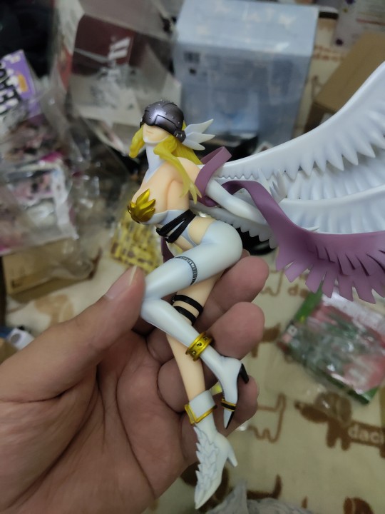 感觉现在的手办是越做越大的，当初买的天女兽感觉好小一只