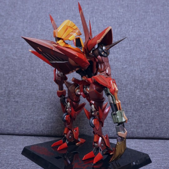 MB红莲圣八，沙发垫都给你扎穿