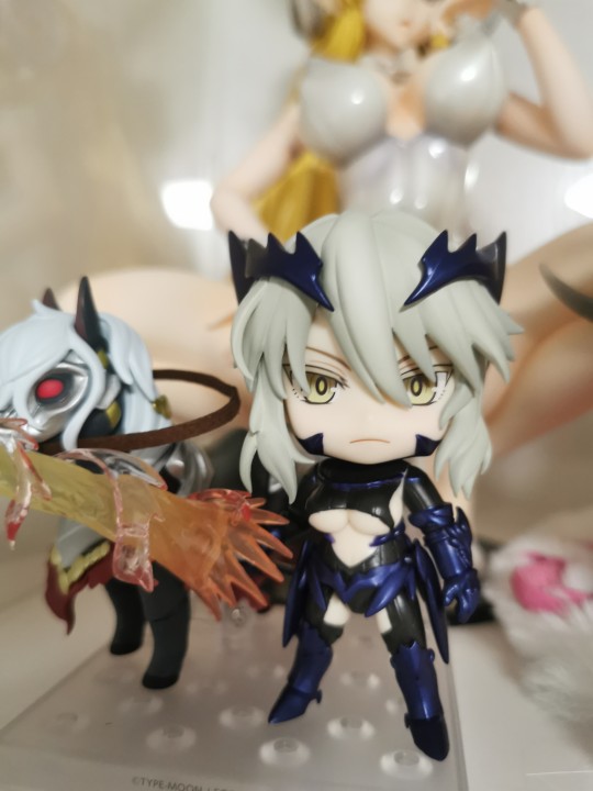 披风尾巴链接断件了，把玩要注意啊