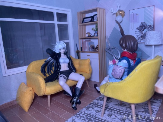 和阿米娅一起聊天，德克萨斯能做得到吗？