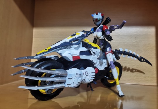 塑雅塔艾丽娅机娘-骑警配色