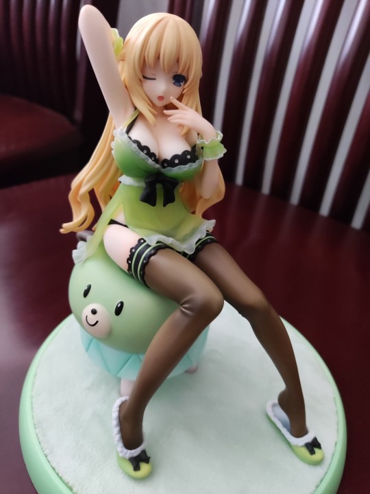 鼻子有点尖，但是整体意外的不错