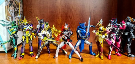 SHF 假面骑士圣刃系列