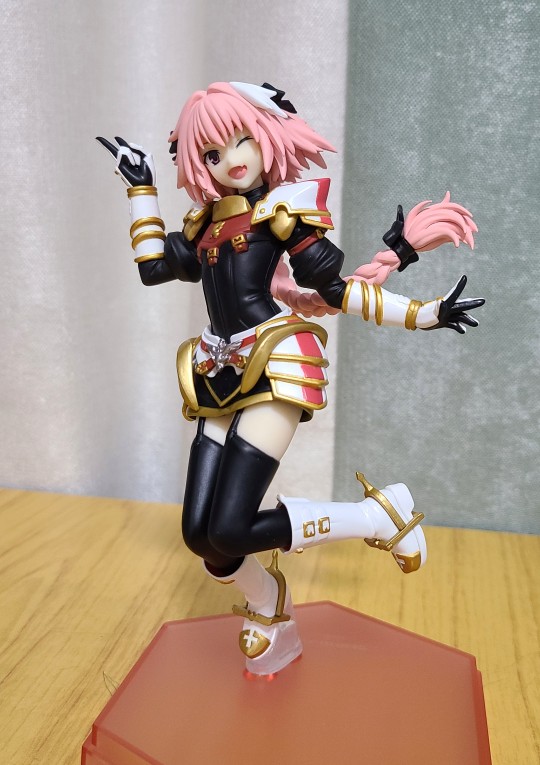 这个头发居然一点阴影都没有...