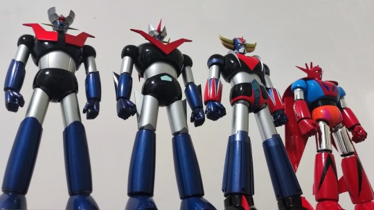 世上最初的超级机器人军团！