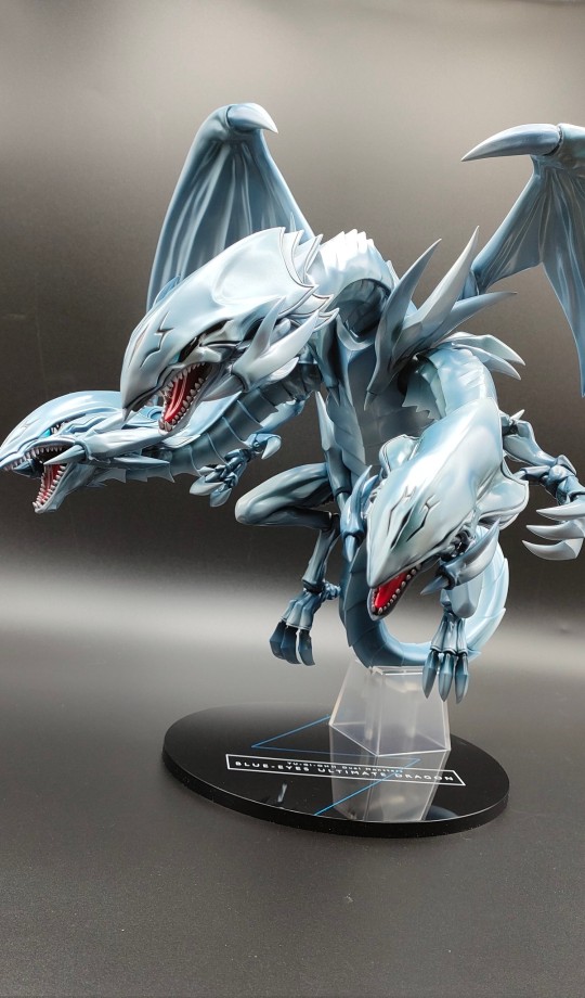 青眼の究極竜，但只能看一眼，因为