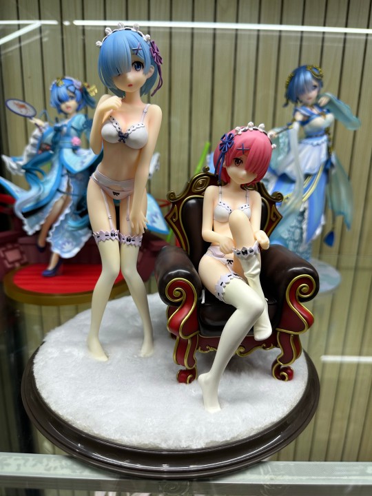 泳装雷姆拉姆。