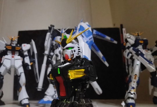 万代扭蛋 RX-93 ν高达胸像