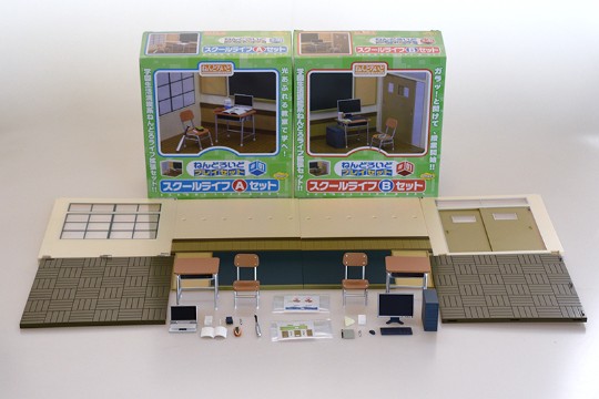 教室场景和各种玩具搭配