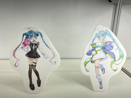 Fashion 初音ミク（左：Subculture 右：Sporty）