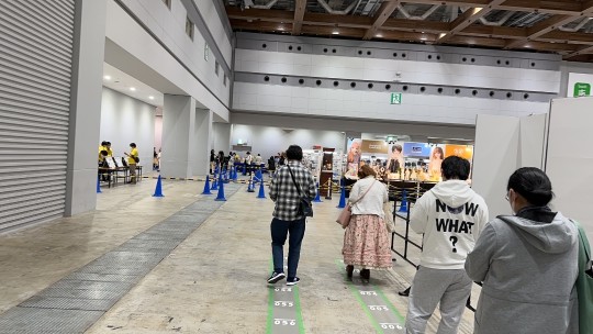 明显这次比上次人多