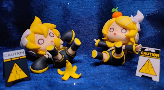 天闻角川 摔倒的镜音