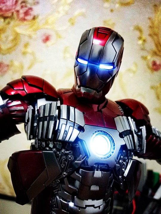 【手机渣拍】hottoys钢铁侠MK V