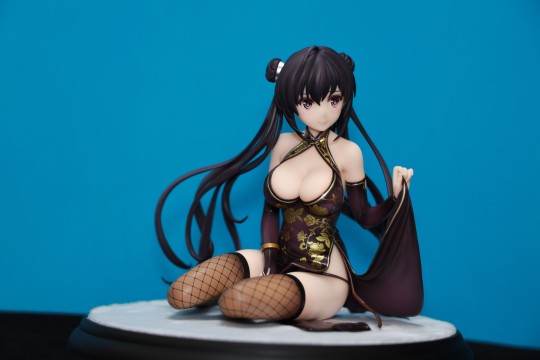 唯有牡丹真国色，花开时节动冰城