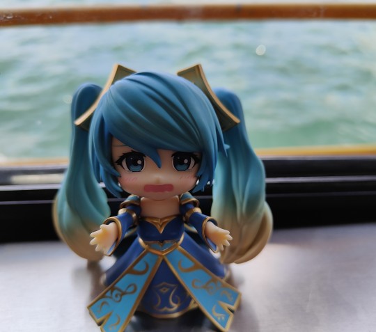 晕船并要抱抱的小可爱～