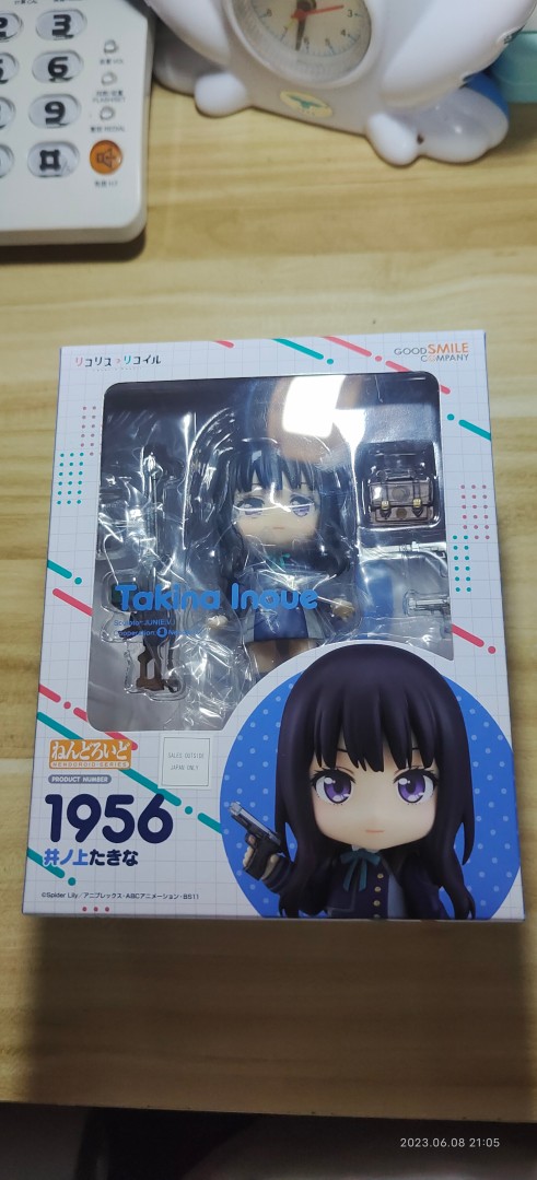 两个小可爱齐了，简单的摆了一下动作。