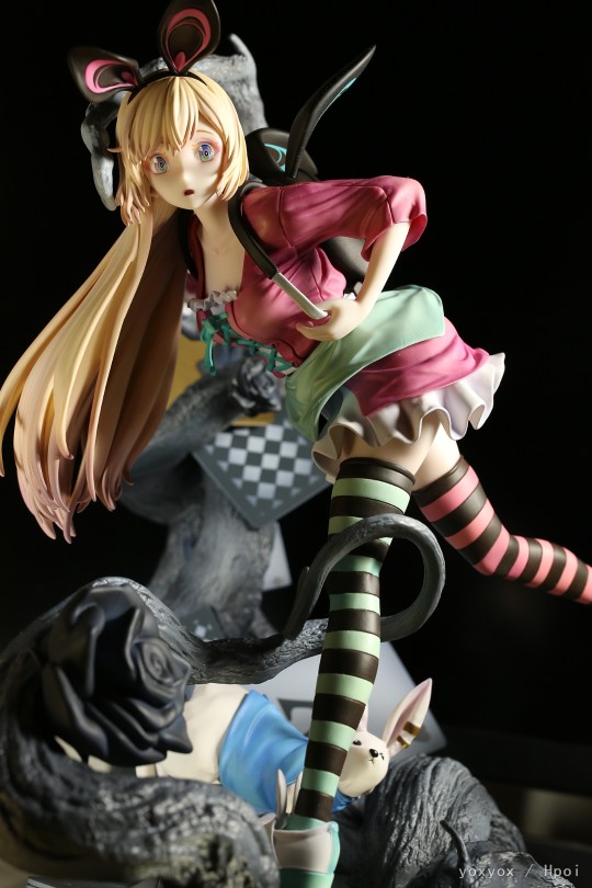 街道上的爱丽丝