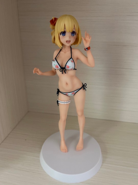 以这个价位来说还行，下面没啥细节，就是一条缝，不过也挺可爱，尤其我在脱泳裤的时候，好紧，一点一点露出来超可爱😍😍😍