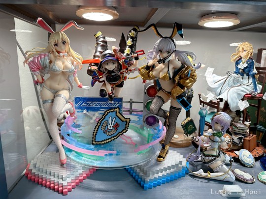 彩虹色潮服战队