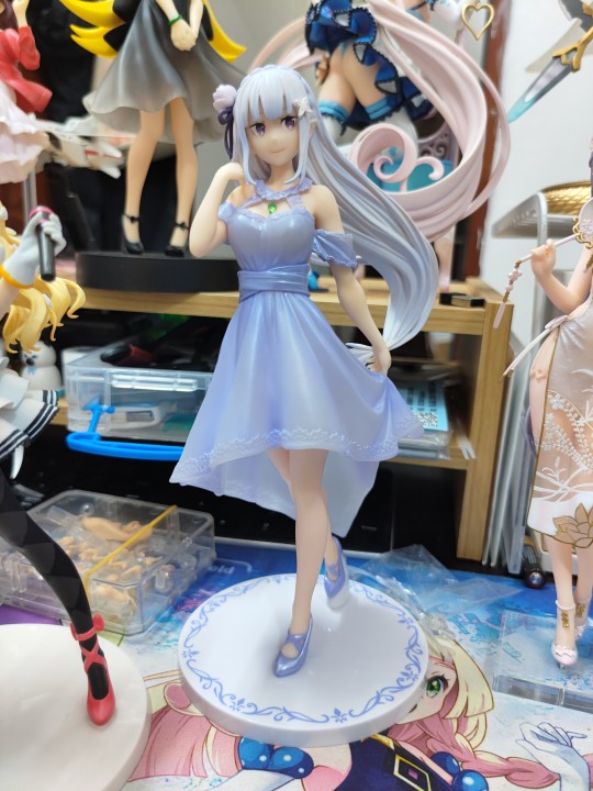 爱蜜莉雅礼服连衣裙一番赏