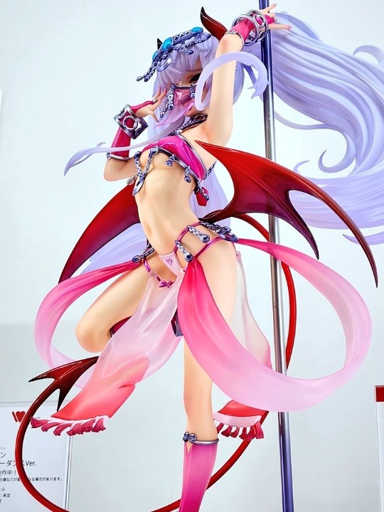 阿洛薇你怎么不在冬天穿泳装了啊（）