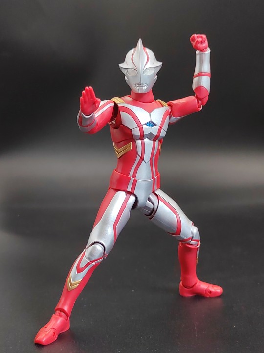 童年经典——shf 梦比优斯奥特曼