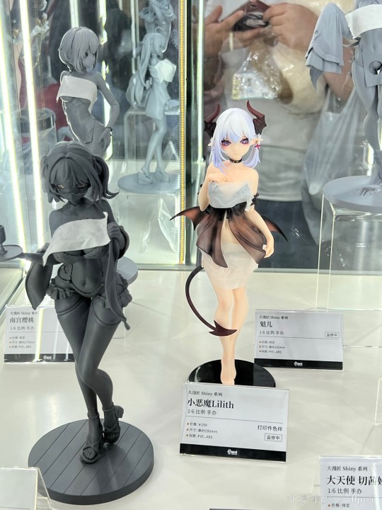 cj漫展看了一下。虽然很多up主在吹这个性价比 ，我只想说你们当景品买吧 哦不对 景品比他可能脸正。手办模玩不存在性价比，好的他就会涨 垃圾的就会便宜