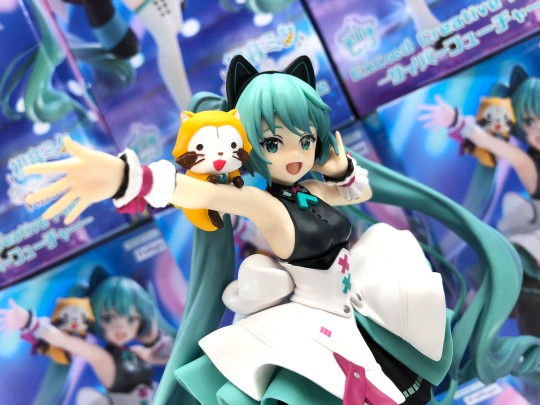 FuRyu 初音未来×浣熊方块 店头展示repost