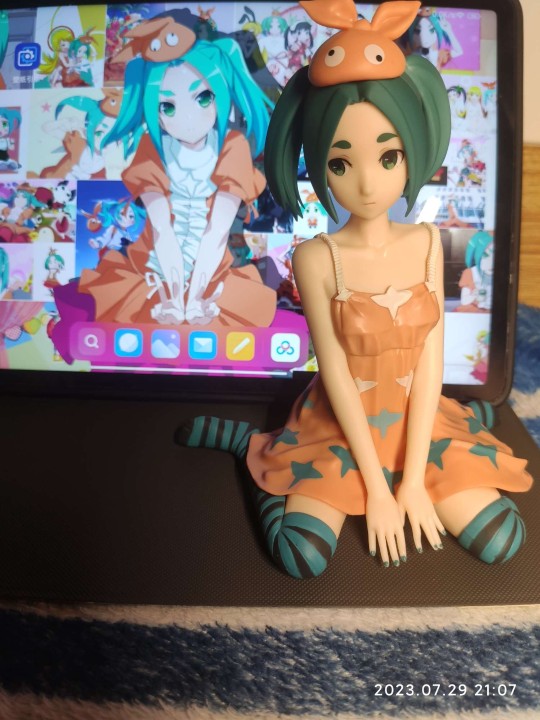 还是挺可爱的，呆呆的，三只一起