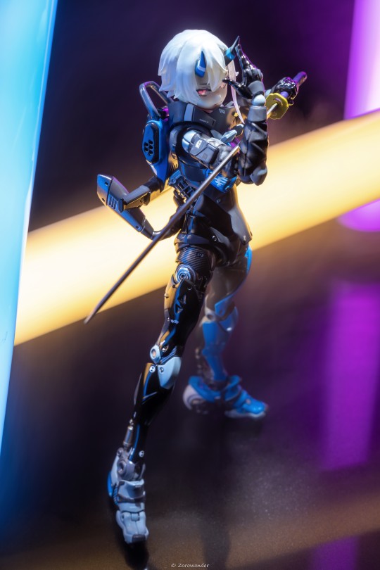 灯火霓裳 魅影成双 少女发动机