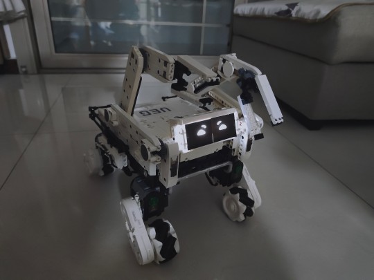 来自羊很大的笨笨遥控积木拼装玩具