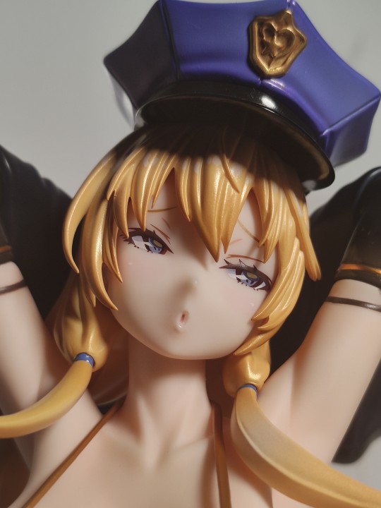 小肚子够涩；袜子肉色涂装和分件的色差难蚌