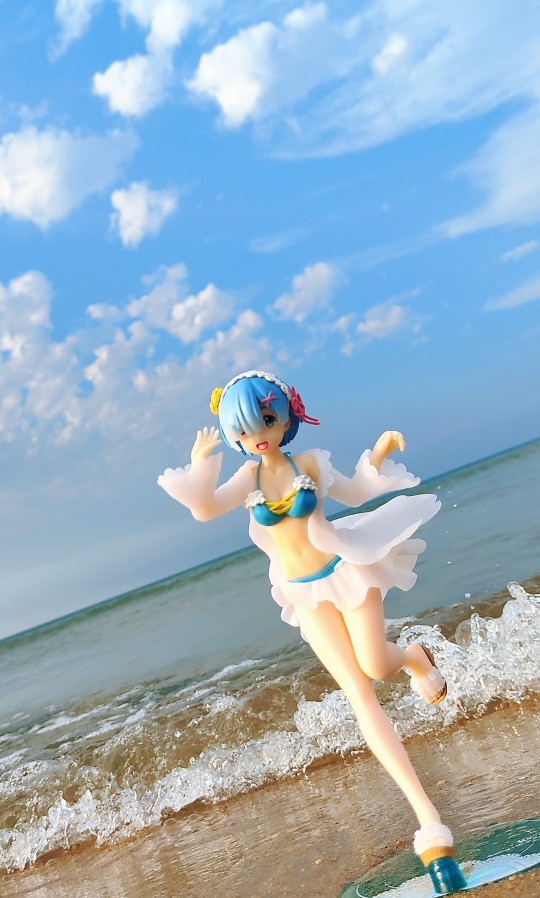 带蕾姆来海边度假