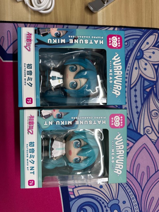 比黏土人还要重，头是最沉的部位，头摇起来感觉挺牢固的。