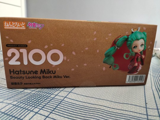 回首到了，晚上拆封，先放个盒子