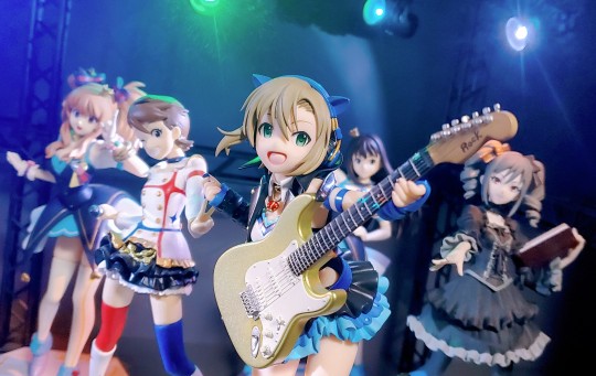 没钱收miku喵了(˘̩̩̩ε˘̩ƪ)