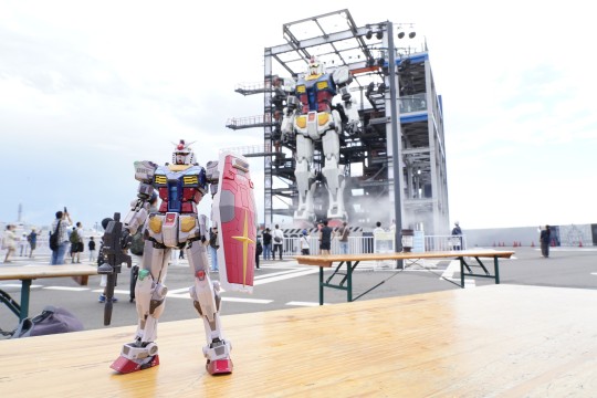 高达屹立在高达之上