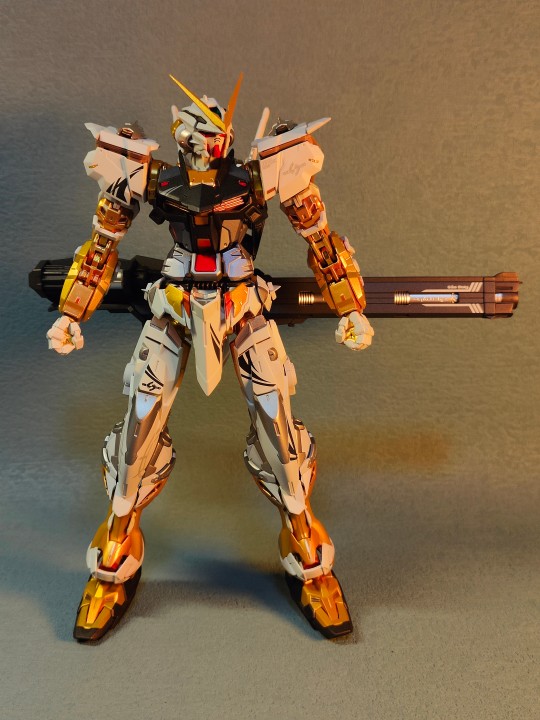 万代MB异端金色机