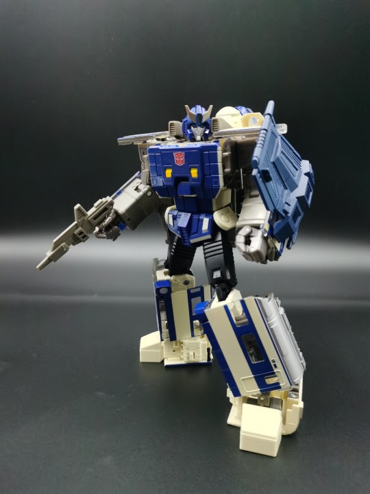 人形差点，载具不错