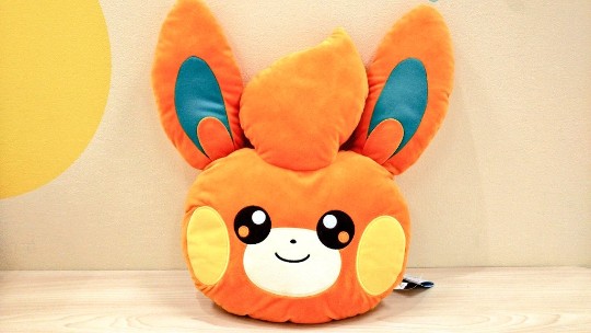 眼镜厂 宝可梦毛绒玩偶 脸型靠垫 布拨 门店展示转图