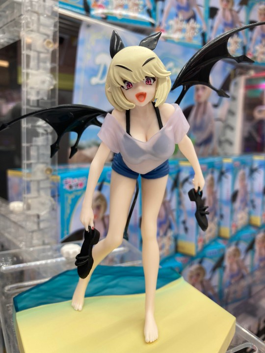 世嘉 Luminasta 不服输的恶魔小姐 泳装黛比 门店展示转图