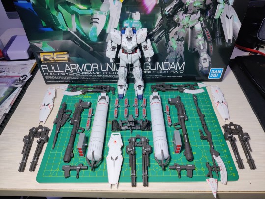 RG 全装备独角兽高达